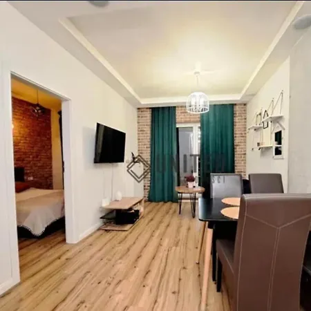 Apartment With Terrace, Next To The Train Station And Old Town *