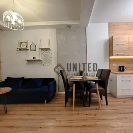 With Terrace, Next To The Train Station And Old Town * فروتسواف