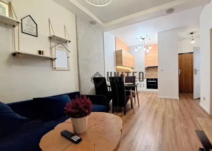 Apartmán With Terrace, Next To The Train Station And Old Town