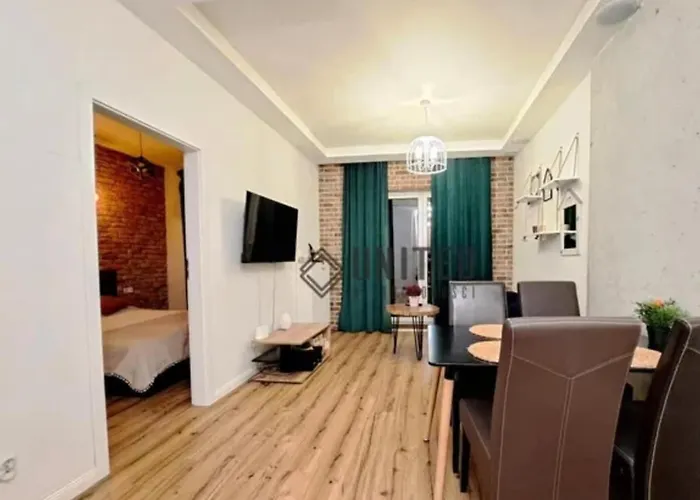 Apartmán With Terrace, Next To The Train Station And Old Town *